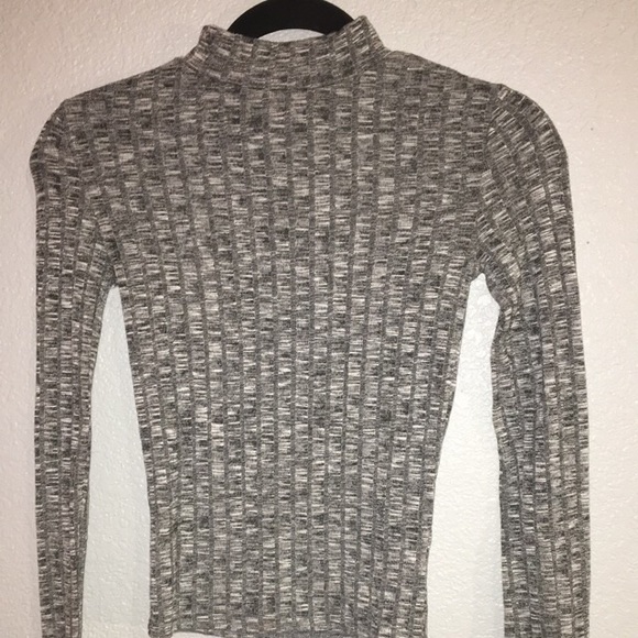 Girls tight fitting grey sweater turtleneck. - Picture 1 of 2
