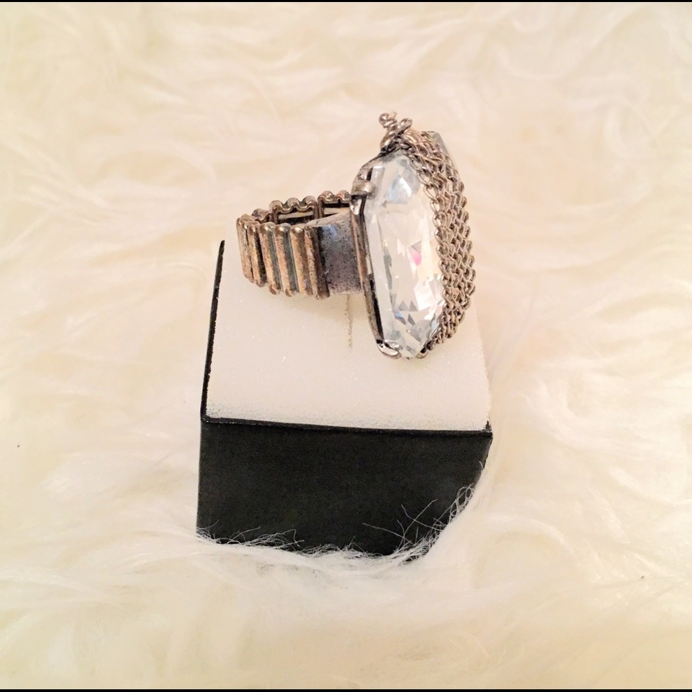 Women’s gorg huge stone ring!!!