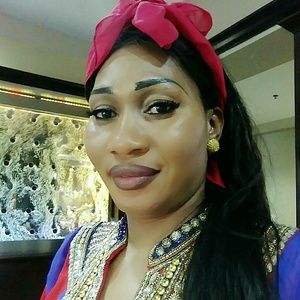 Meet your Posher, Awa