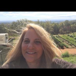 Meet your Posher, Leslie