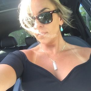 Meet your Posher, Leslie