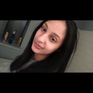 Meet your Posher, Yaniris