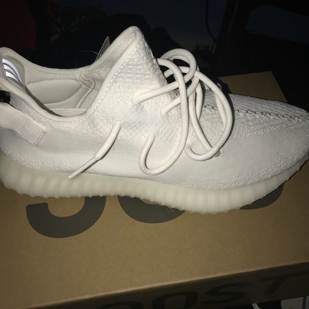 yeezy are authentic and come with everything shown - Picture 4 of 6