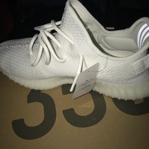 yeezy are authentic and come with everything shown - Picture 6 of 6
