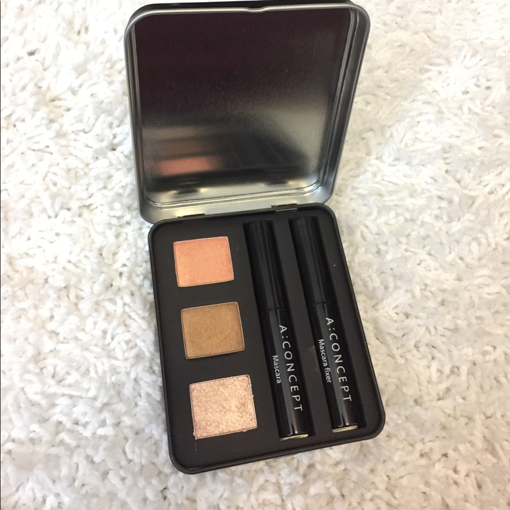 A Concept Eye Light Eyeshadow Mascara Kit