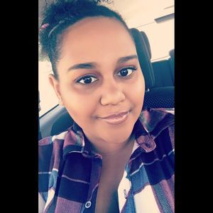 Meet your Posher, Adina