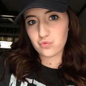 Meet your Posher, Carlie