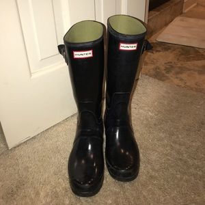 Tall Hunter boot w/gray and black sock inserts