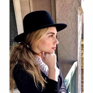 Meet your Posher, Maria aurora