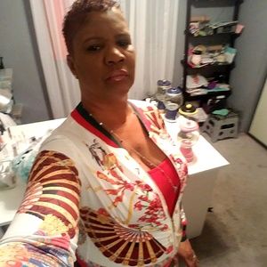 Meet your Posher, Adrienne