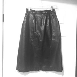 Vintage quality black leather A-line skirt Size 6