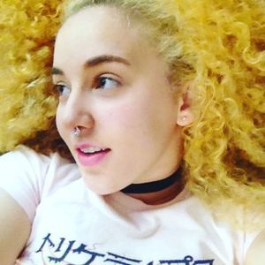 Meet your Posher, Chloe