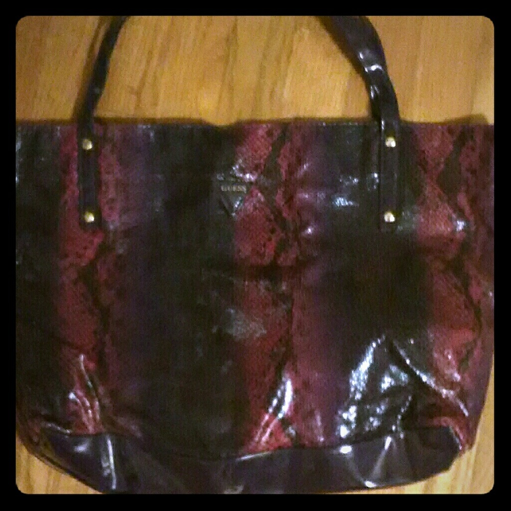 Guess tote