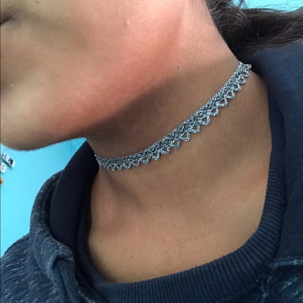 Sliver lace choker