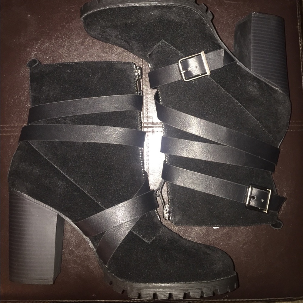 Brand New Shoe Dazzle