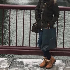 Meet your Posher, Layal