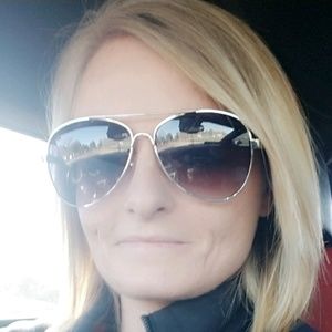 Meet your Posher, Cortney