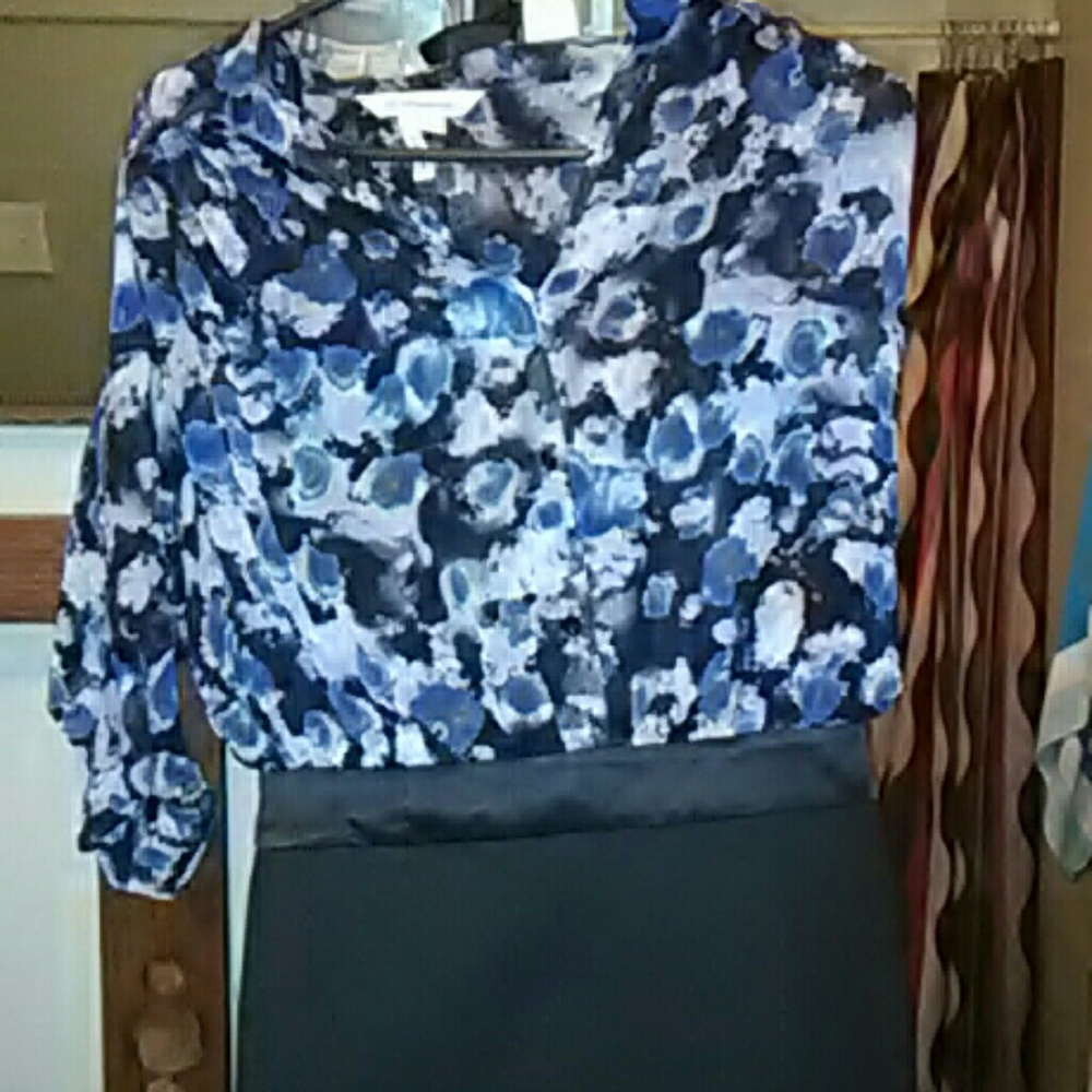 BCBGeneration Black and Floral Dresz