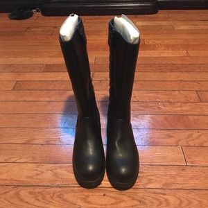 ✔️✔️✔️sold✔️✔️✔️Brand New Michael Kors boots