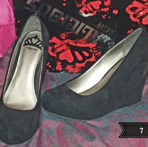 Fergie Wedges - Picture 2 of 2