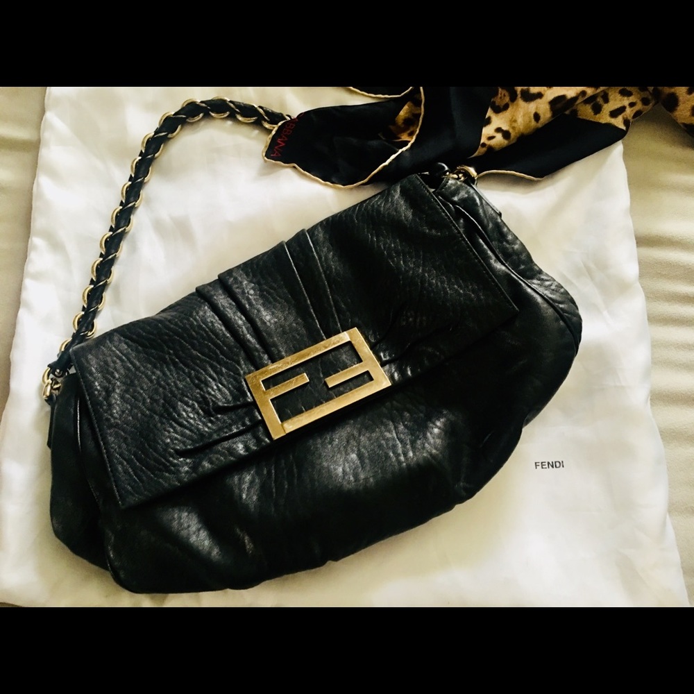 ❌SOLD❌Authentic Fendi Shoulder Purse W/Dust Bag