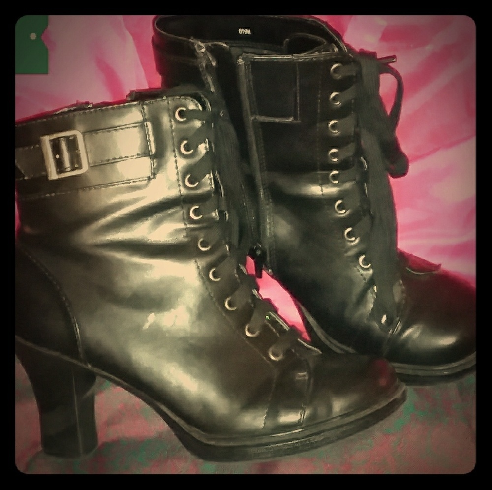 High heel boot