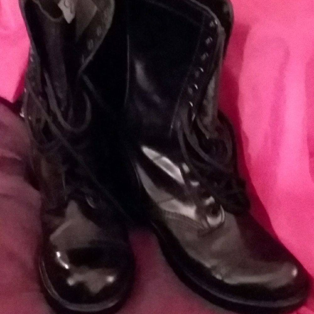 Heeled Boot - Picture 2 of 2