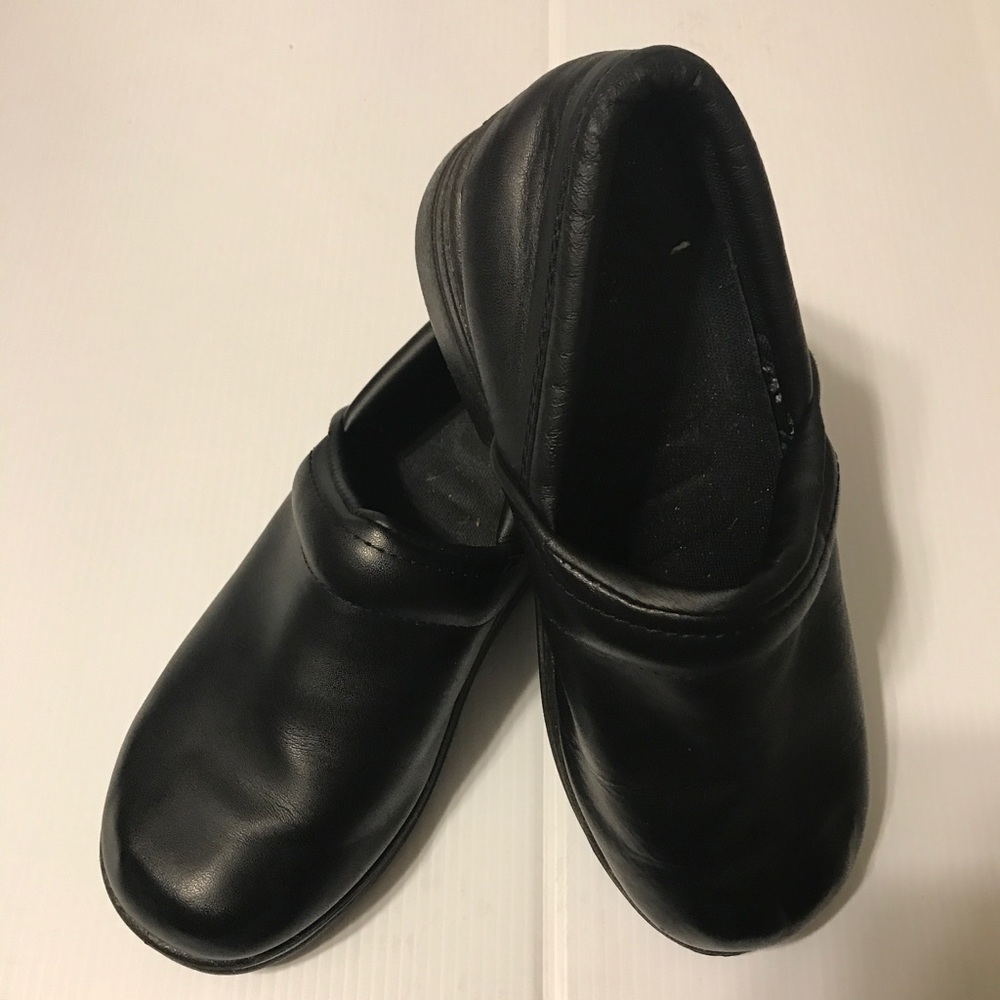 TredSafe slip resistant nursing size 8 wide