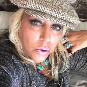 Meet your Posher, Peri