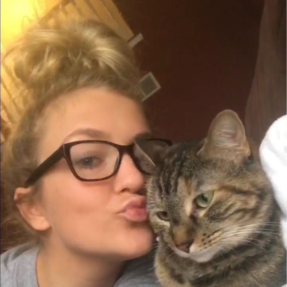 Meet your Posher, Cassie