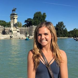 Meet your Posher, Danielle