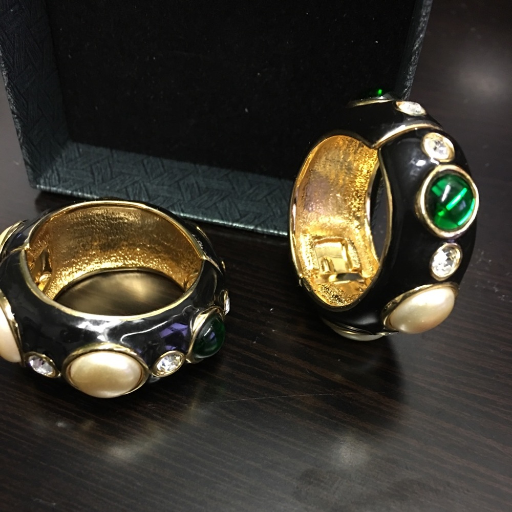 Vintage Valentino clip earrings