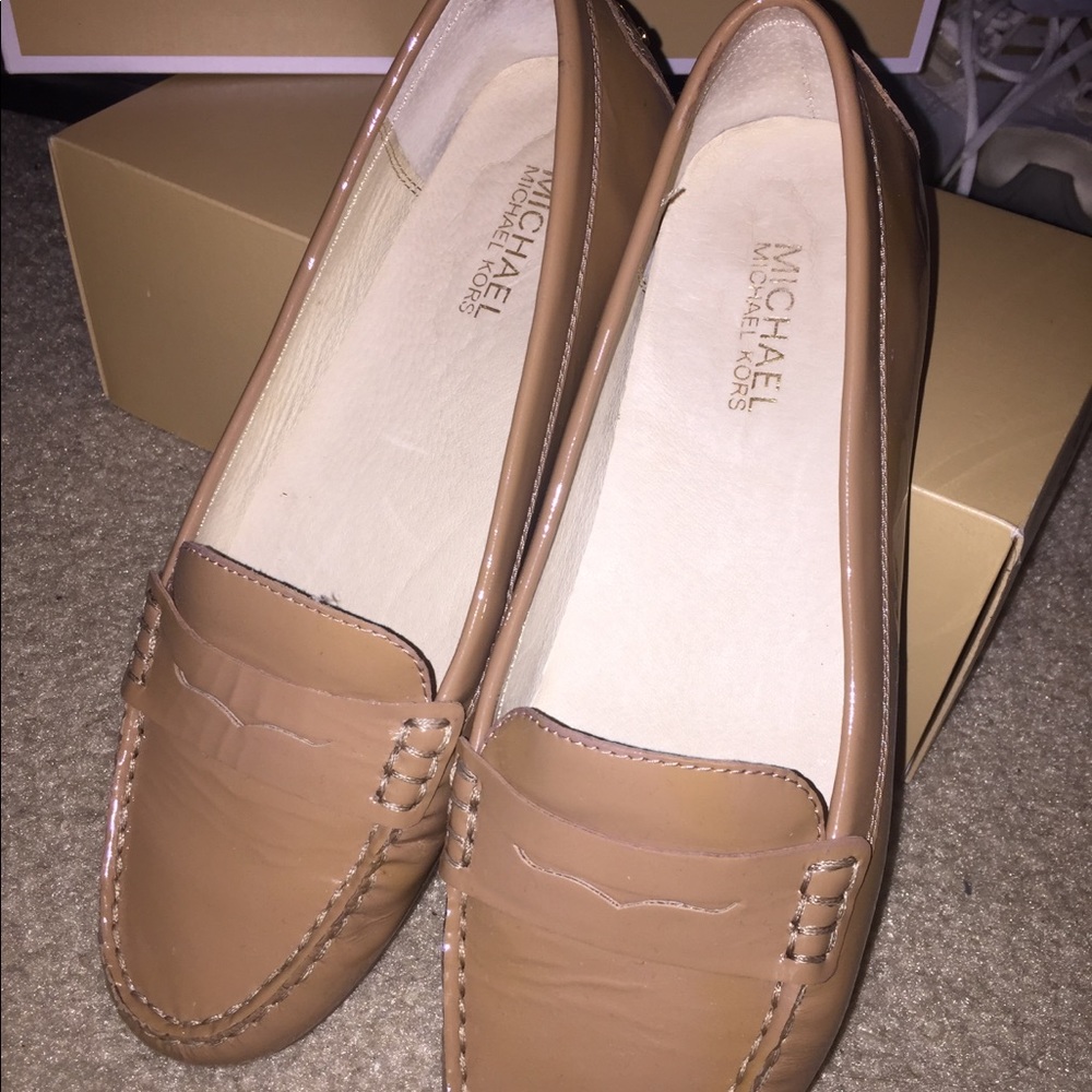 MK SEMI-NEW NUDE FLATS!!
