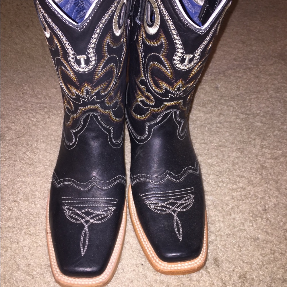 Black Cowboy Boots!