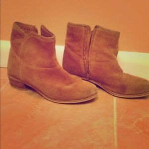 Sketchers Tan Suede/Leather Booties