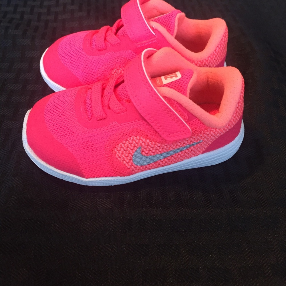 Toddler girl size 5 Nike sneaker