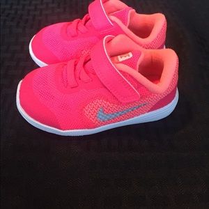 Toddler girl size 5 Nike sneaker