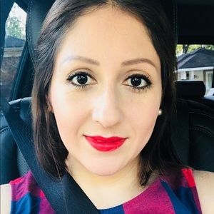 Meet your Posher, Claudia