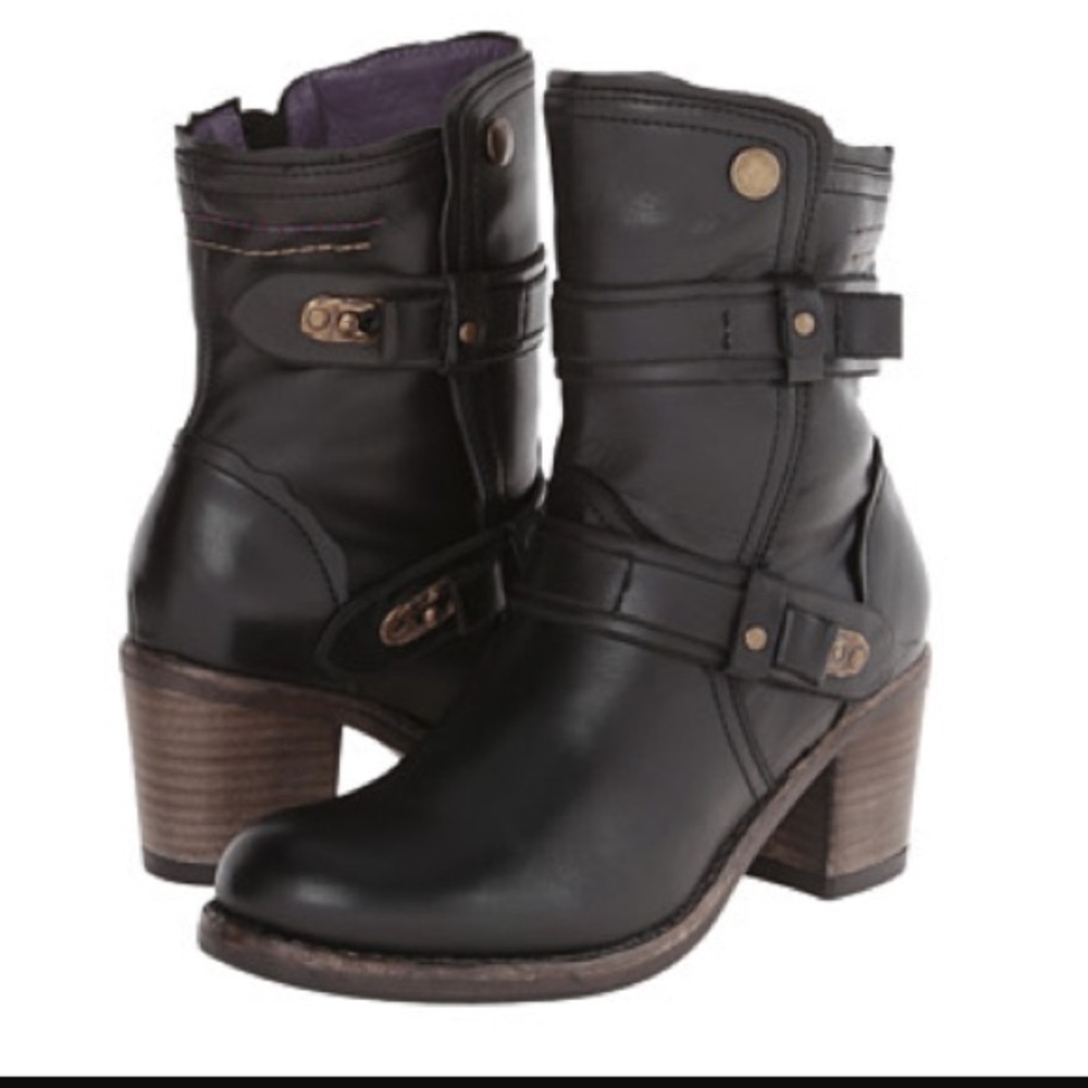 Taos black boots