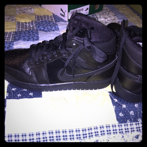 Sneakers - Picture 1 of 2