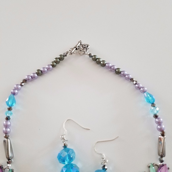 MULTICOLOR CRYSTAL STATEMENT NECKLACE - Picture 3 of 3