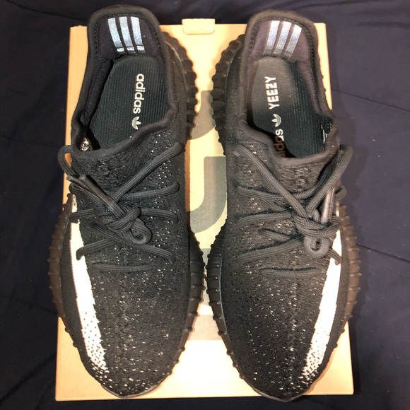 Yeezy Boost 350 V2 - Picture 2 of 4