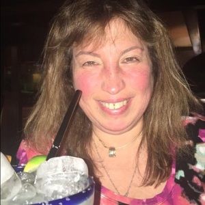 Meet your Posher, Debra