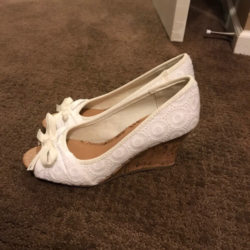 White Wedges