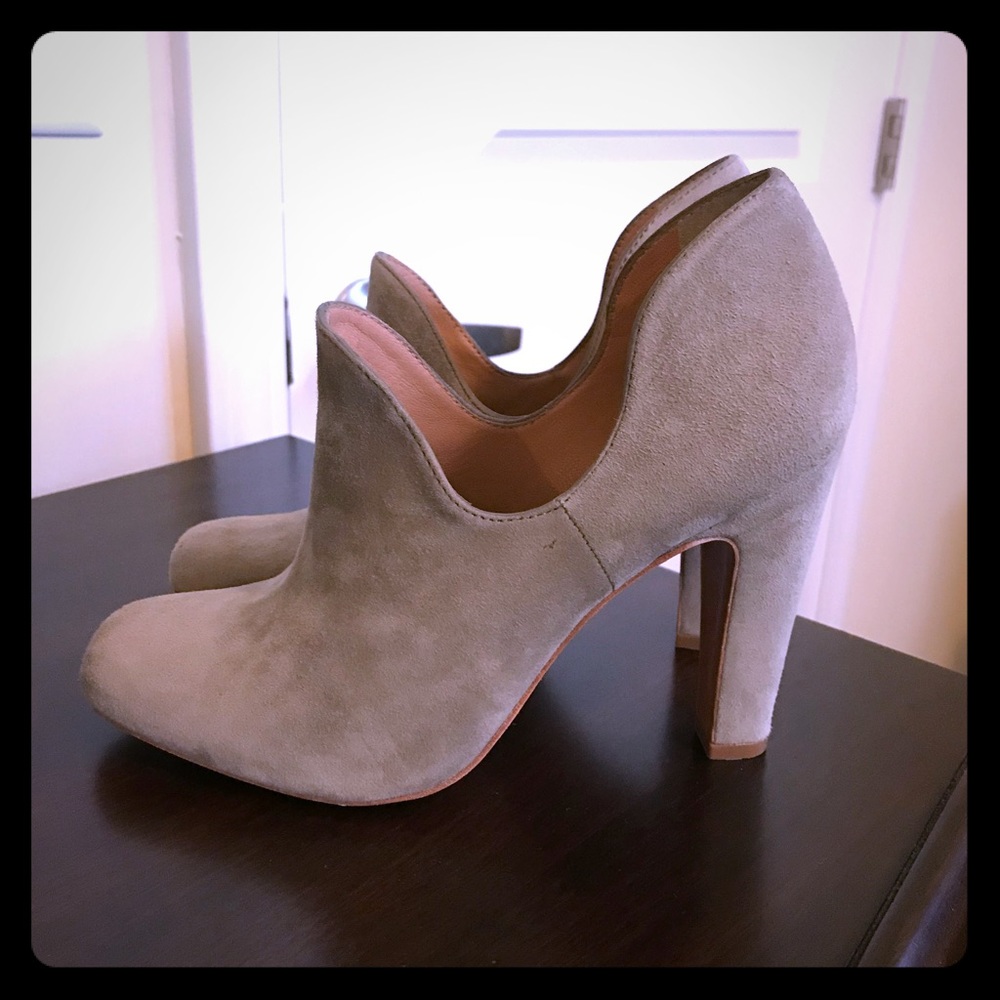 Women’s Vince Camuto Ankle Booties Size 7- Gray