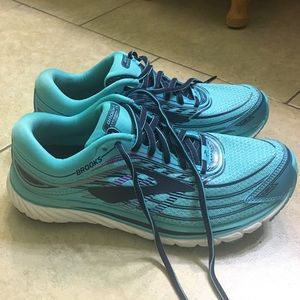 Brooks Glycerin 15 Aqua blue running shoes EUC.