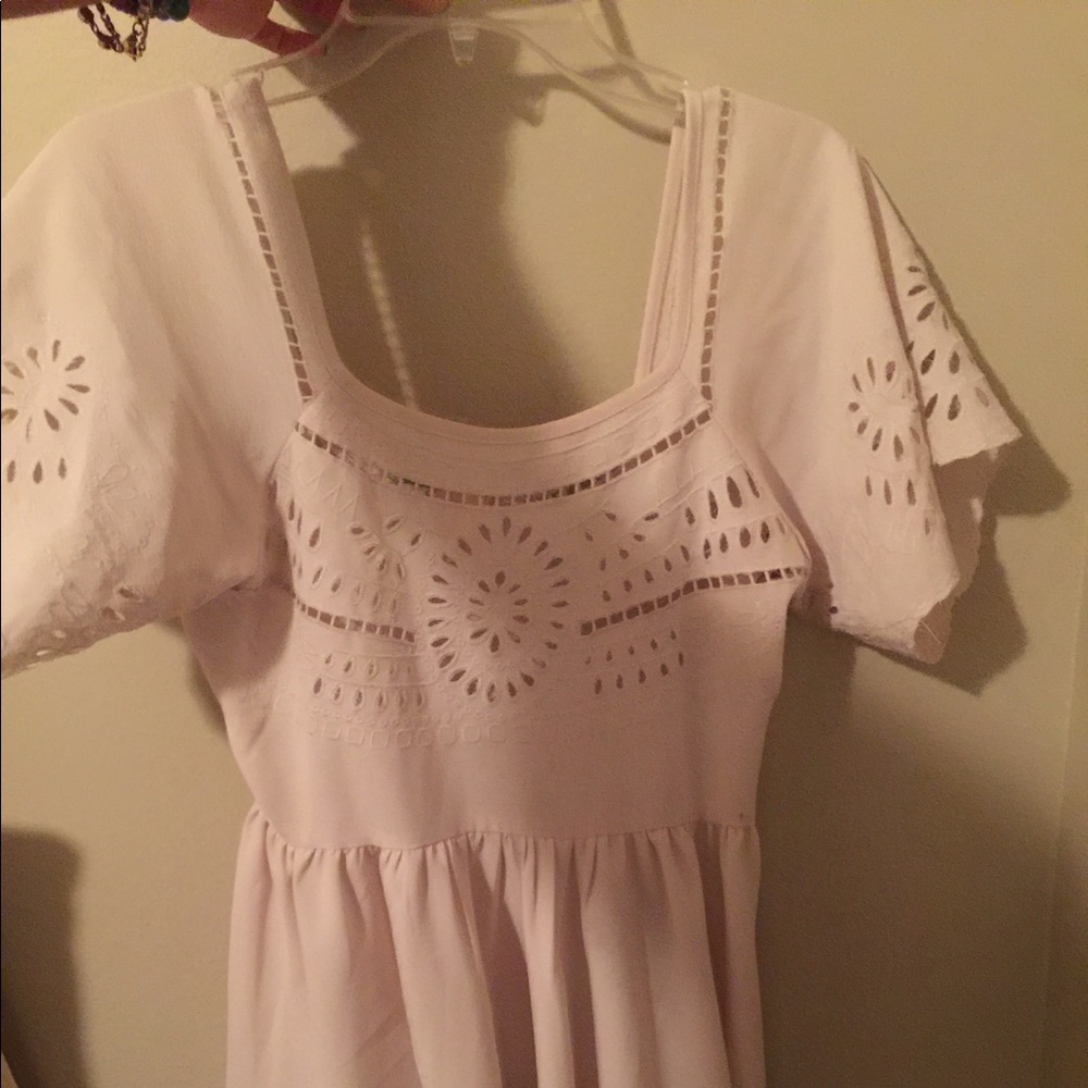 White mini sun dress. URBAN OUTFITTERS.