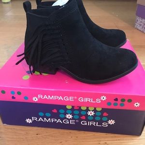 Lil girls size 12 fringe boots.