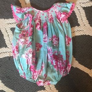 Smocked auctions bubble