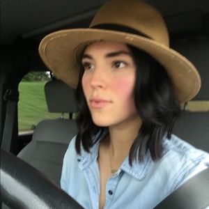 Meet your Posher, Alexandra